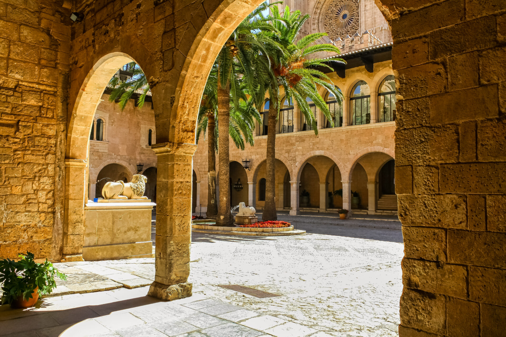 Interior of the cathedral of Mallorca with patio and stone arches.