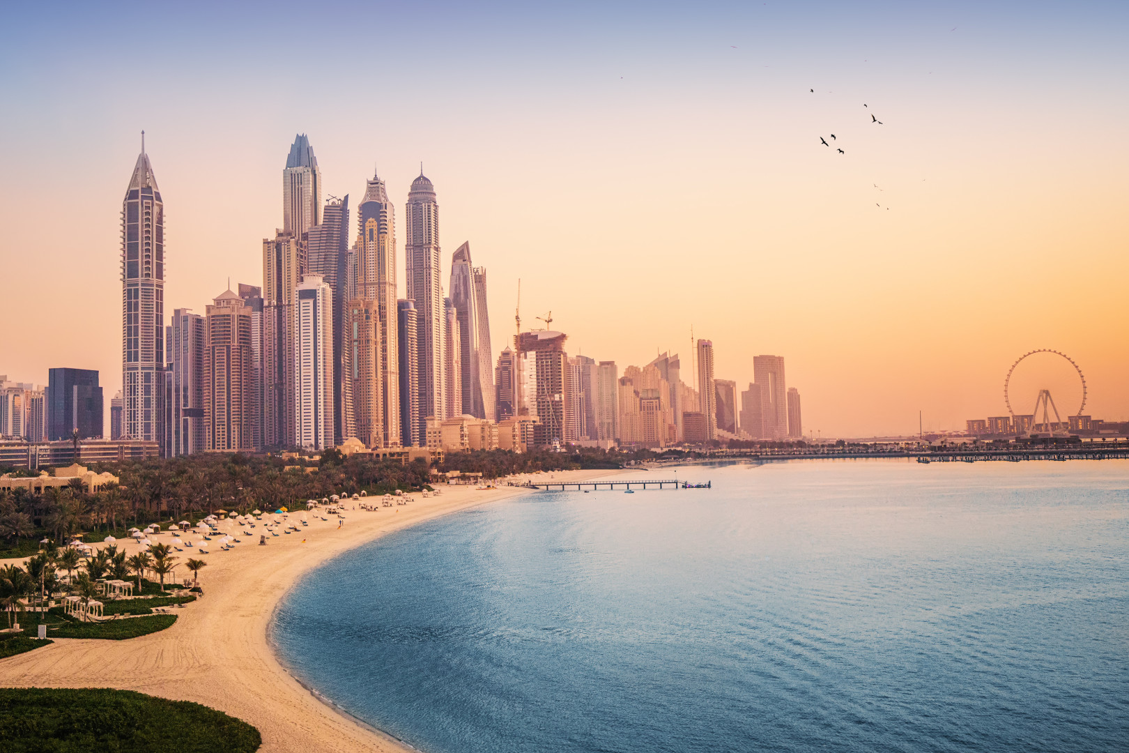 Dubai Skyline vor Strand