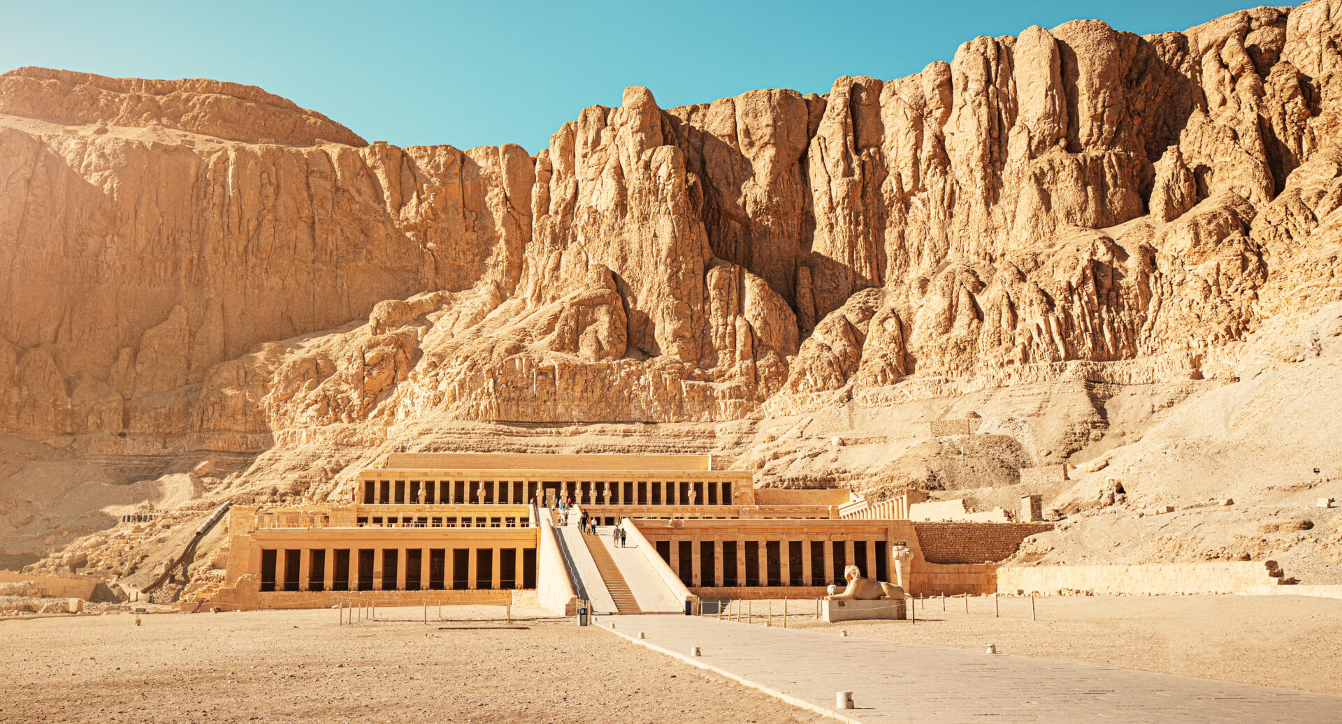 Hatschepsut-Tempel in Ägypten in der Nähe von Luxor. Eine antike Sehenswürdigkeit