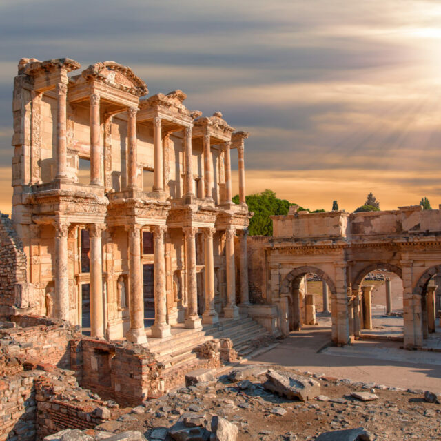 Bibliothek von Ephesos bei Sonnenuntergang