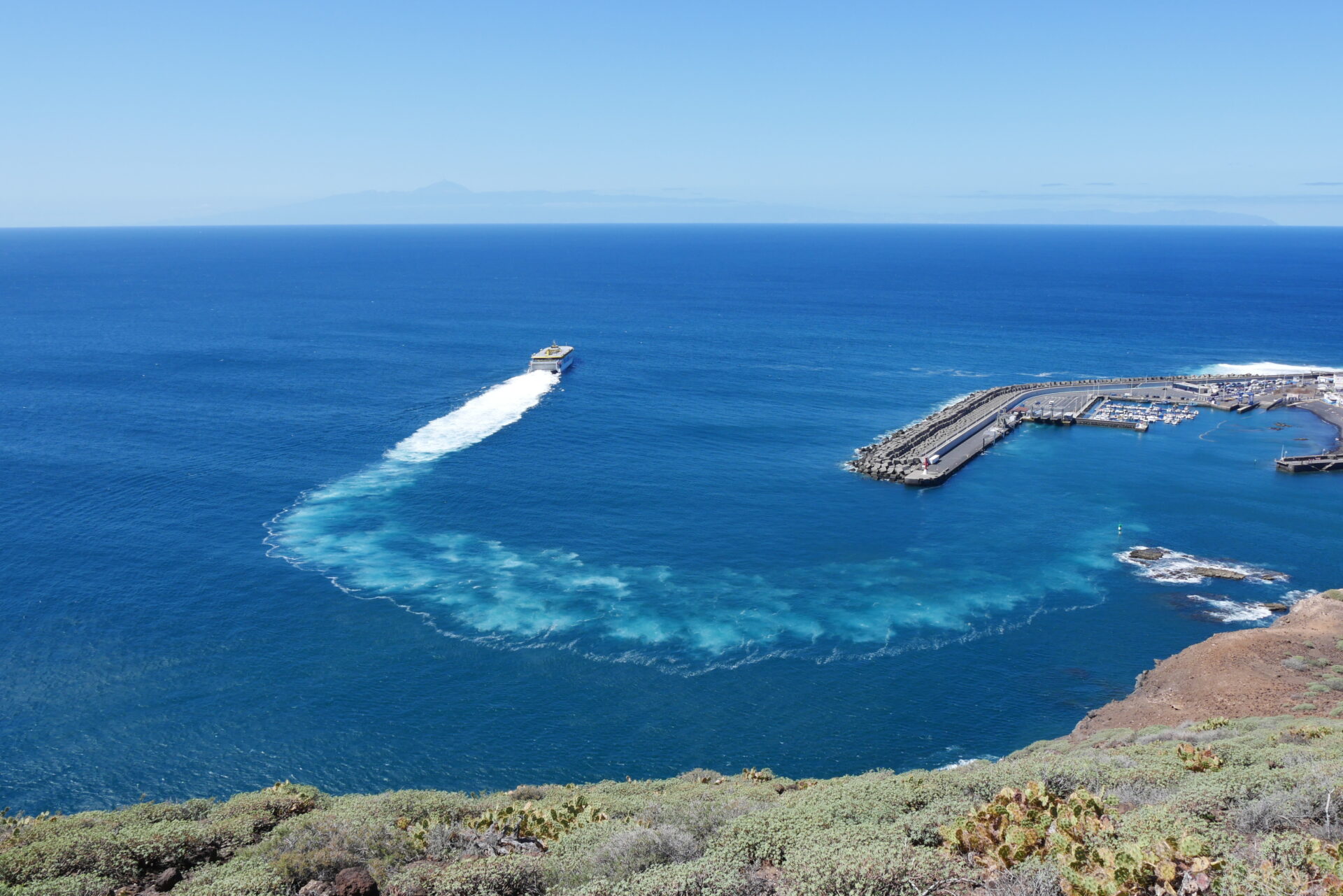 Fähre am Hafen von Puerto de las Nieves, Bootstouren auf Gran Canaria