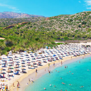 Küstenabschnitt auf Kreta mit Strand und Meer