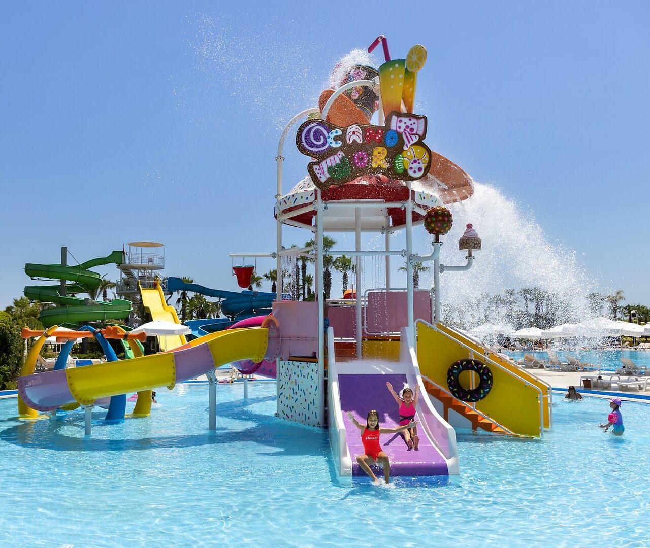 Kinderpool mit Rutschen, Miracle Resort Hotel