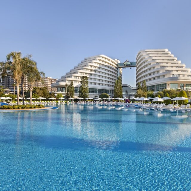 Pool und Hotelanlage, Miracle Resort