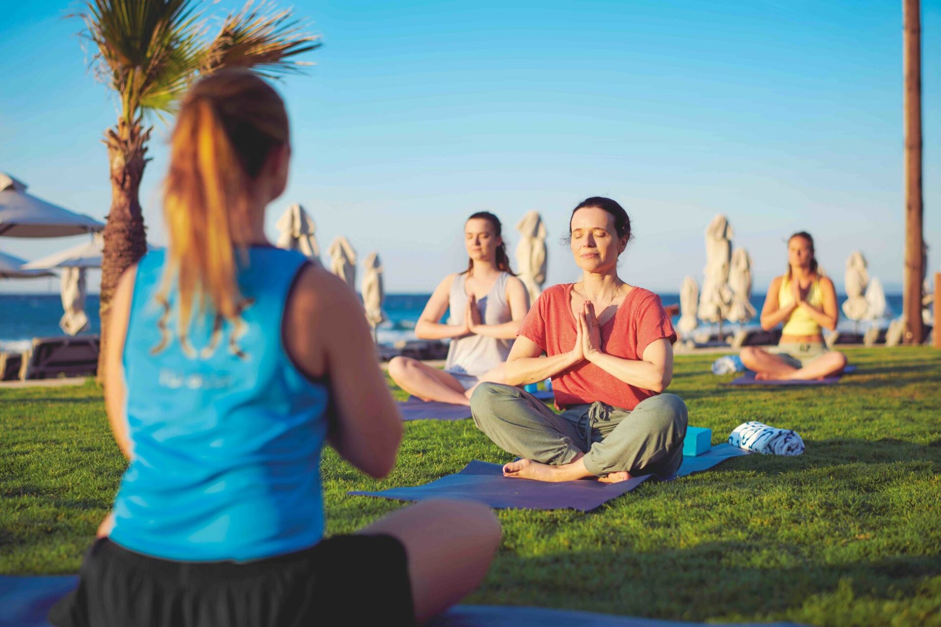 TUI_BLUE_fit, Frauengruppe macht Yoga