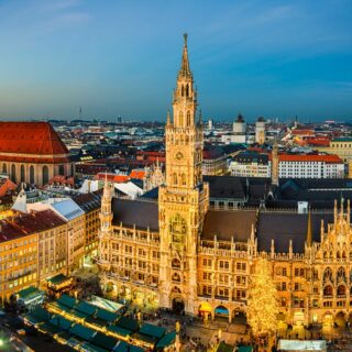 Festlich geschmückter Marienplatz in München