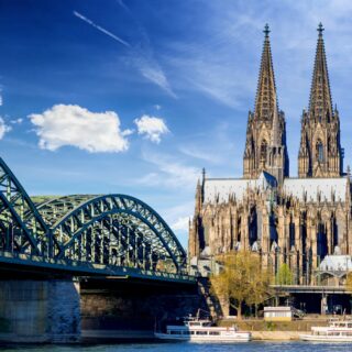 Köln Skyline mit Brücke und Dom