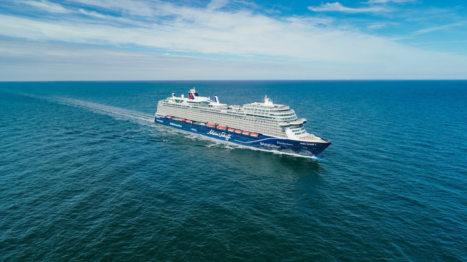 Panoramabild Mein Schiff 7 auf der Ostsee
