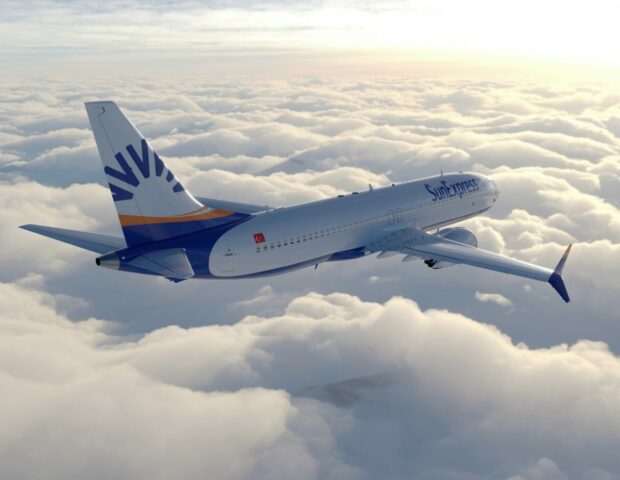 Sunexpress Flugzeug über den Wolken