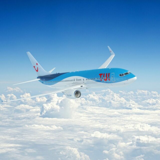 tuifly Flugzeug über den Wolken