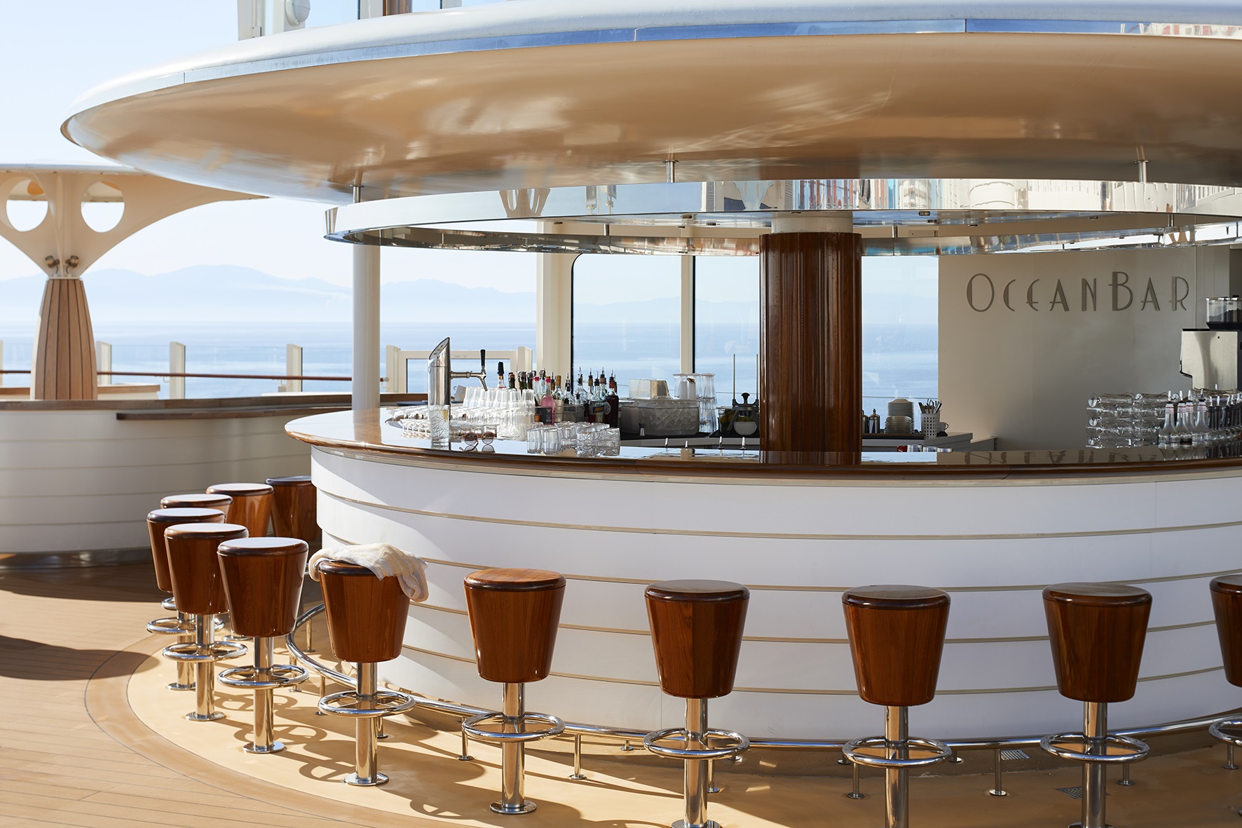 AIDAcosma_Ocean_Pool_Deck