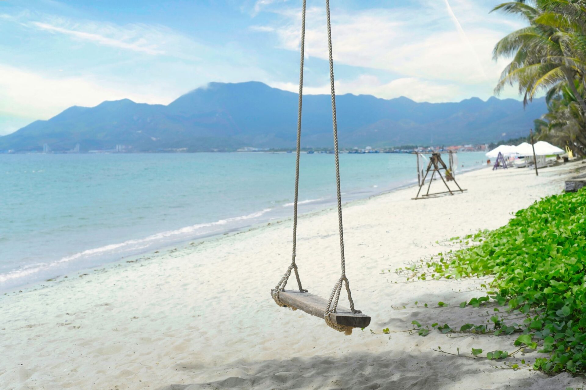 Doc Let Beach, Schaukel am Meer