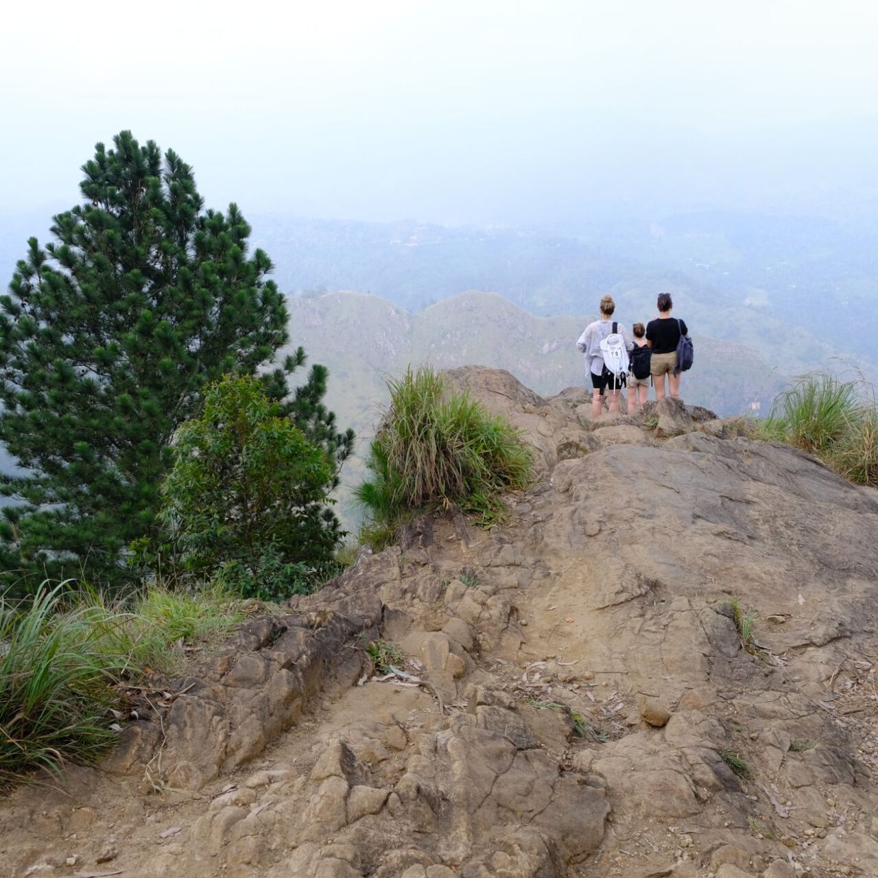 Urlauber am Ella Rock, Sri Lanka
