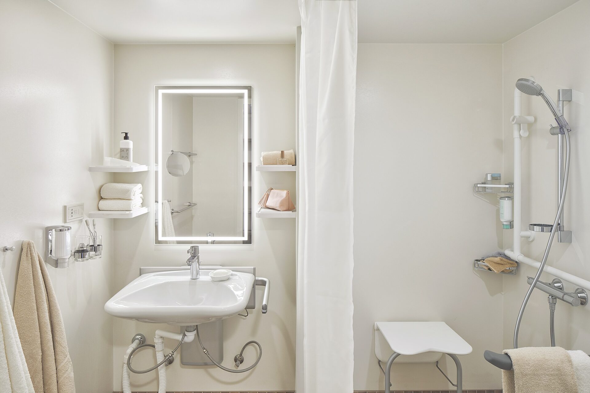 AIDAnova_Interieur_Bad_barrierefrei