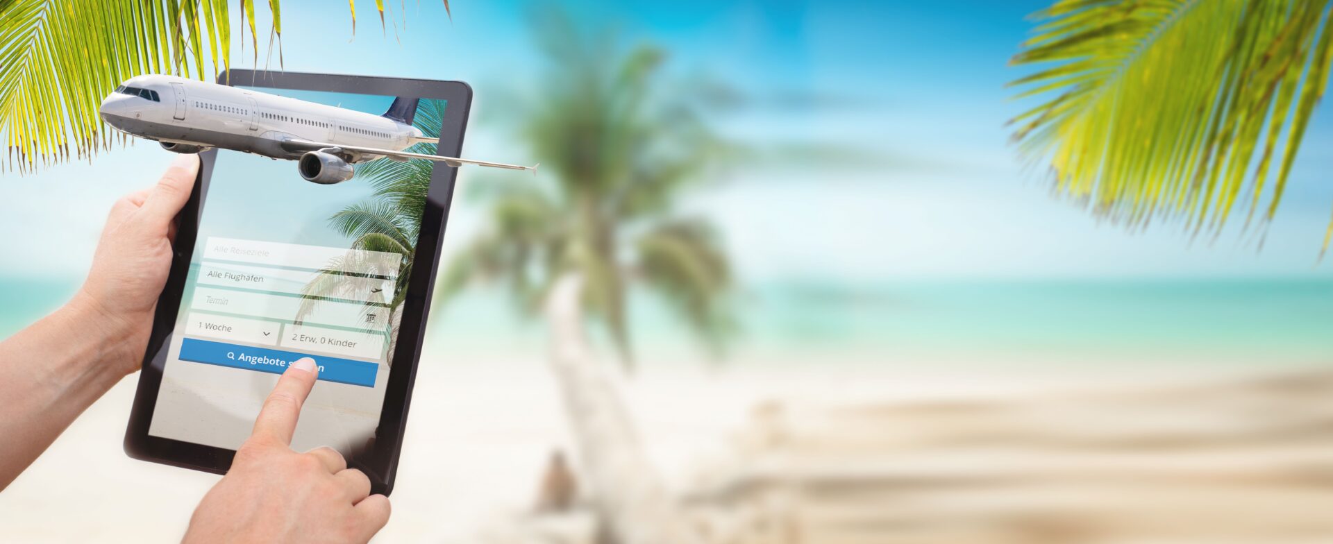 Urlaubsziel finden, Urlaub buchen am Tablet, Strandhintergrund
