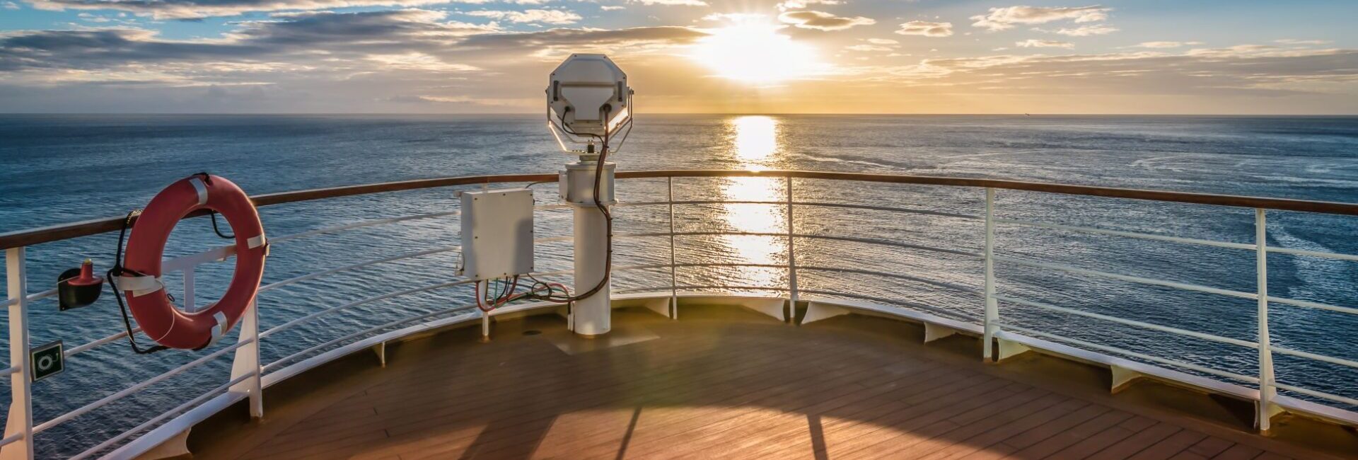 Bug Kreuzfahrtschiff mit Reling