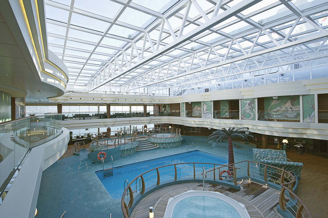 MSC-Divina-Le-Sirene-Pool-Covered-Pool