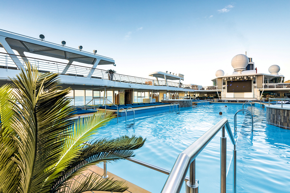 Außenpool auf der Mein Schiff 1