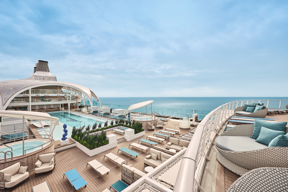 Außenpool der Mein Schiff Relax