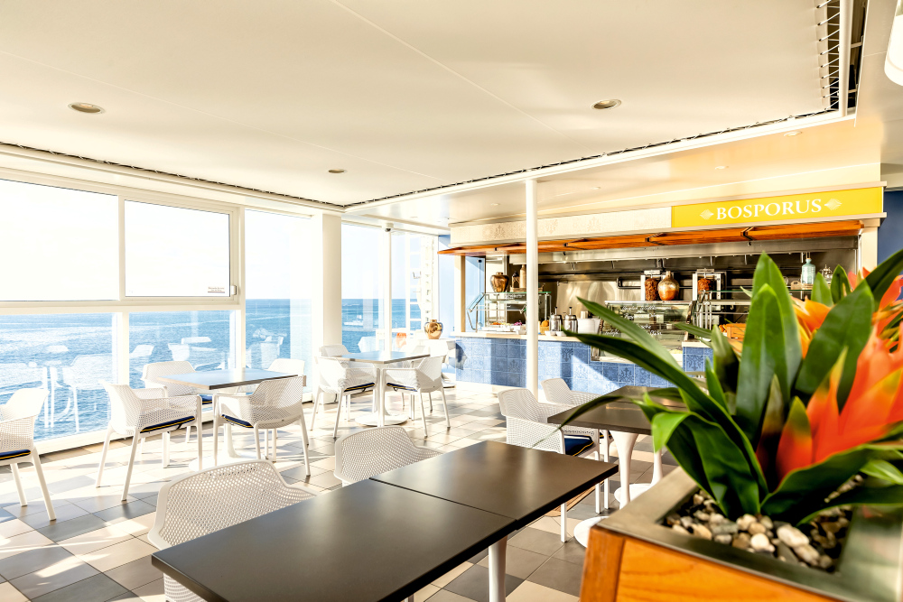 Bosporus - Snackbar auf der Mein Schiff 2