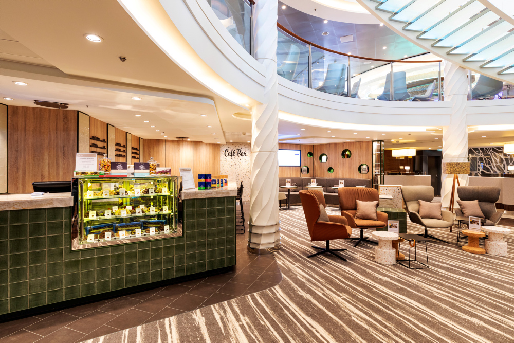 Café Bar auf der Mein Schiff 6