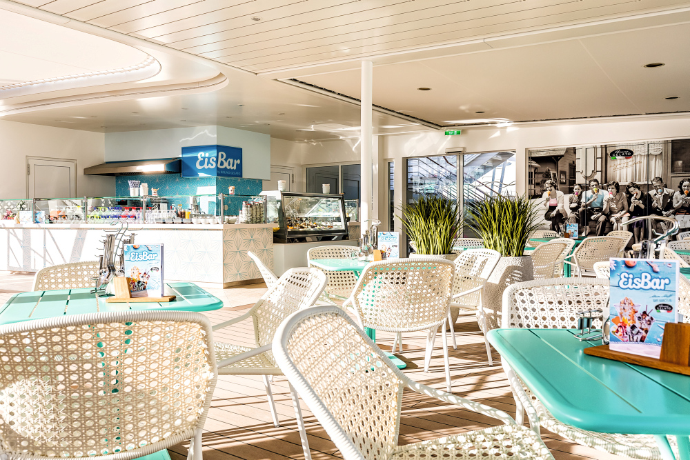 Eis Bar auf der Mein Schiff 2