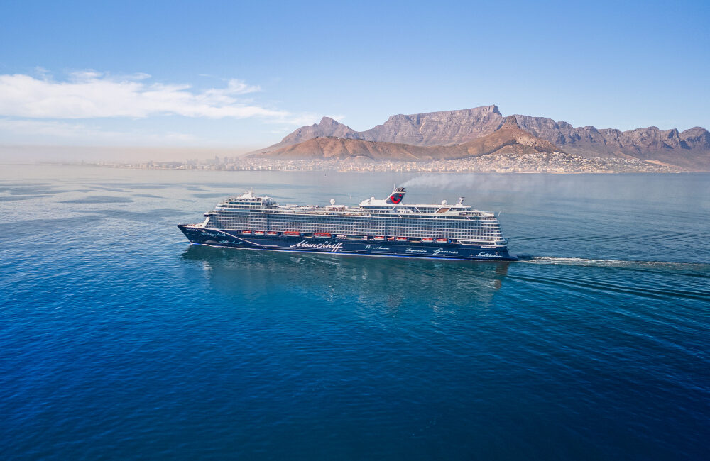 Mein Schiff 2 vor Kapstadt, TUI Cruises Neue Klasse