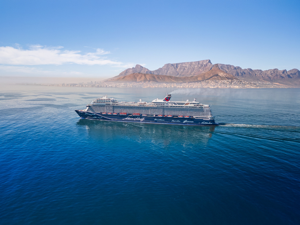 Mein Schiff 2 vor Kapstadt, TUI Cruises Neue Klasse