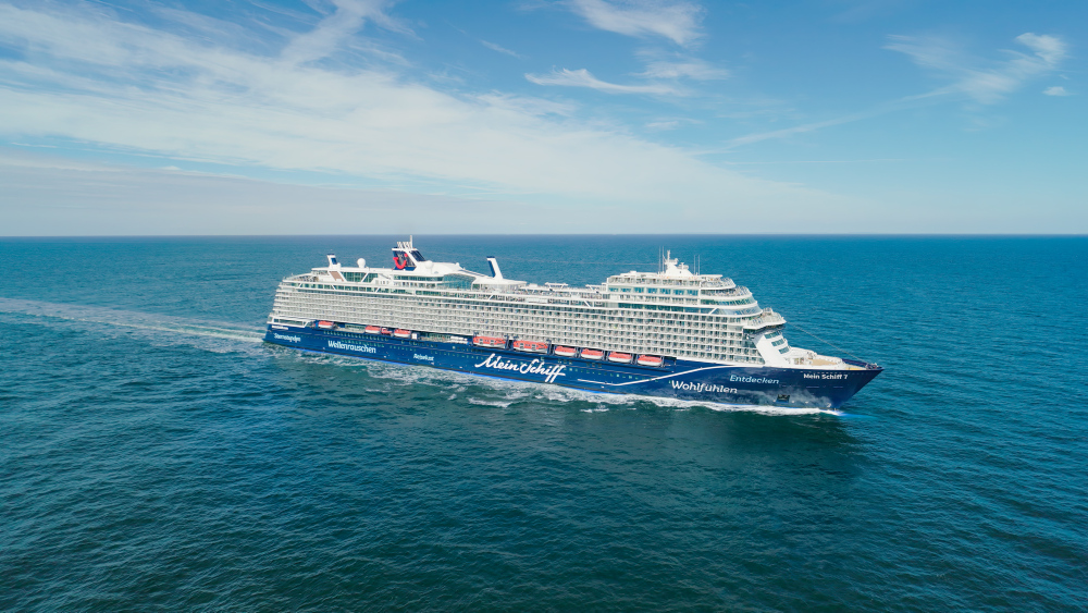 Drohnenaufnahme der Mein Schiff 7, Ostsee