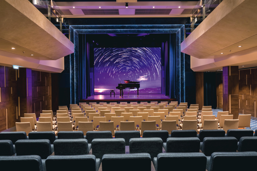 Schaubühne auf der Mein Schiff 1
