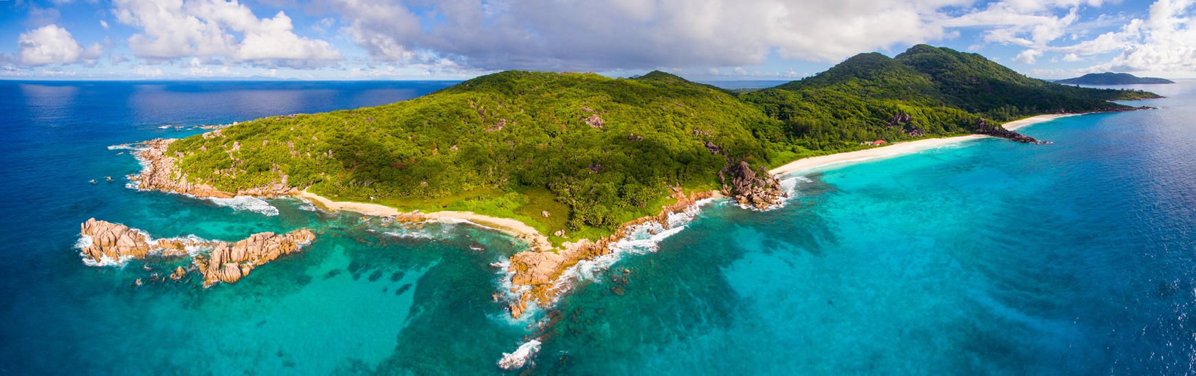 Panorama: Luftaufnahme von La Digue, Seychellen, Sehenswürdigkeiten auf den Seychellen
